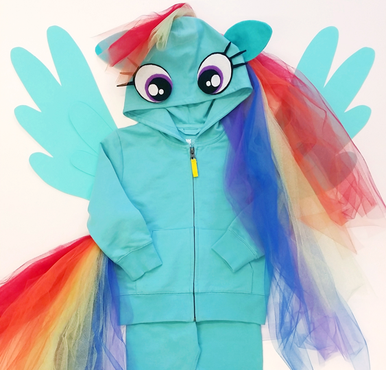 How to Make a Rainbow Dash Cosplay